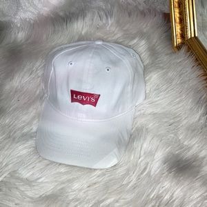 (SOLD OUT) White Levi’s ball cap